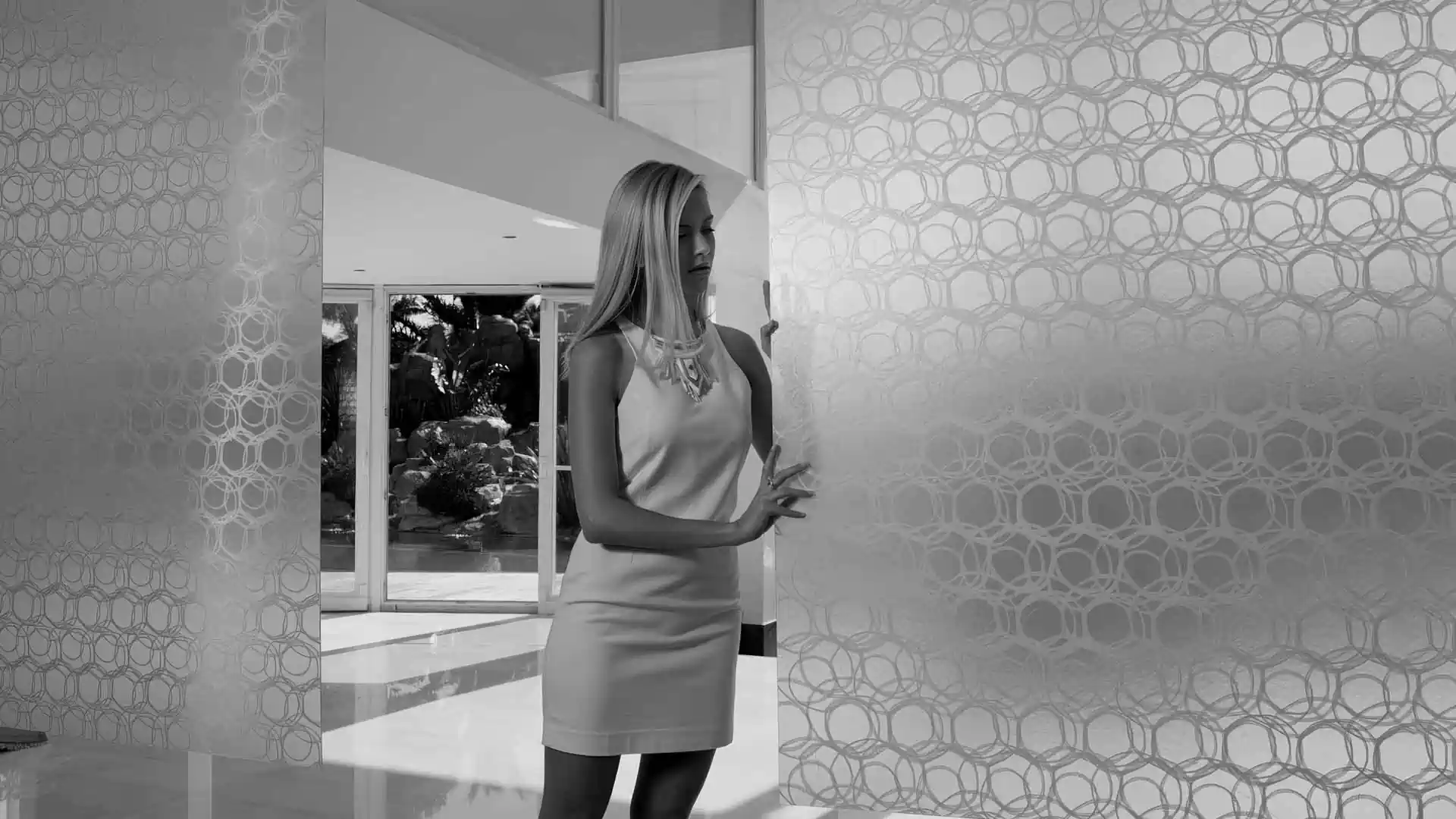 <span class="background" aria-hidden="true" role="presentation"></span>